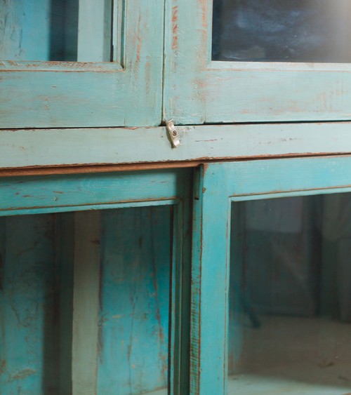 Armoire originale en bois patine bleue